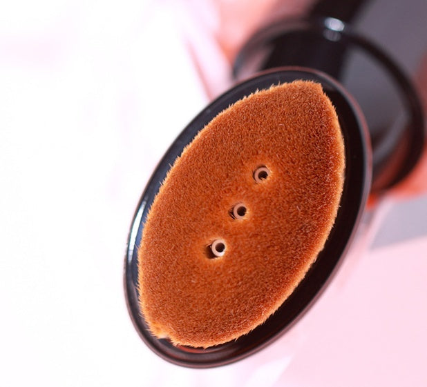 Press-type Brush Foundation Is Light And Moisturizing